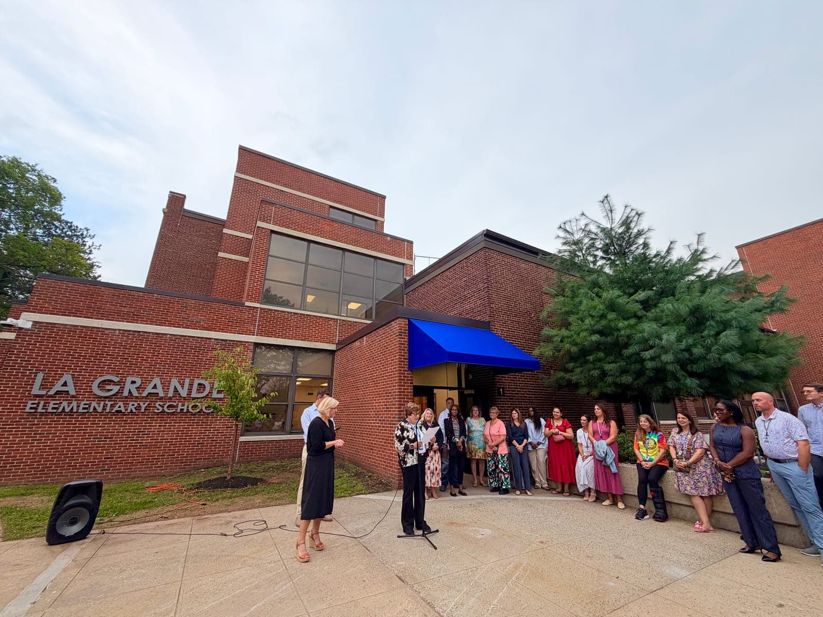 La Grande Elementary School opened at 330 South Ave. in Fanwood following a ribbon-cutting ceremony and building tour.